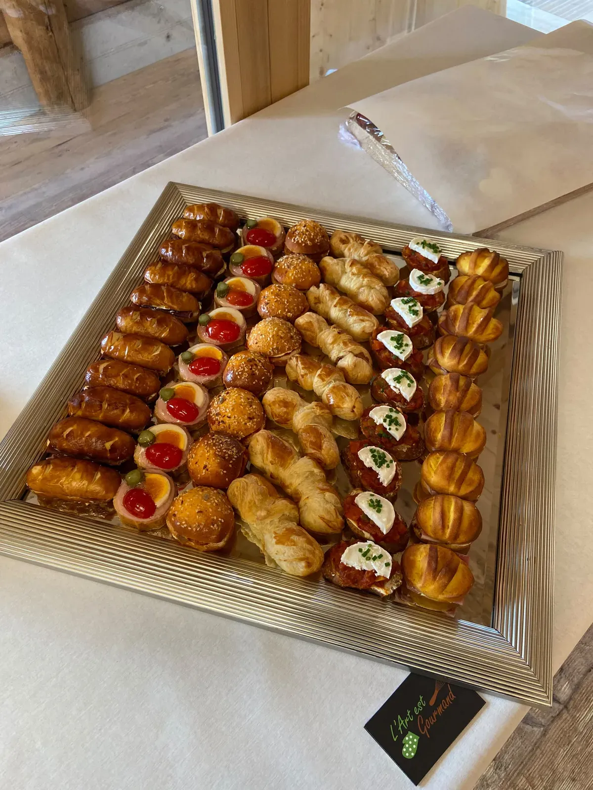 Plateau de feuilletés et canapés