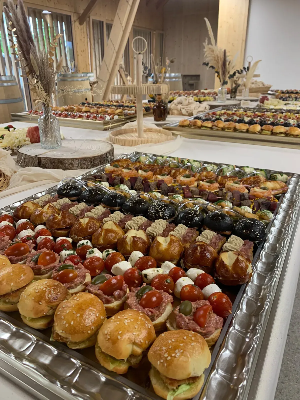 Buffet d’apéritif avec mini-burgers