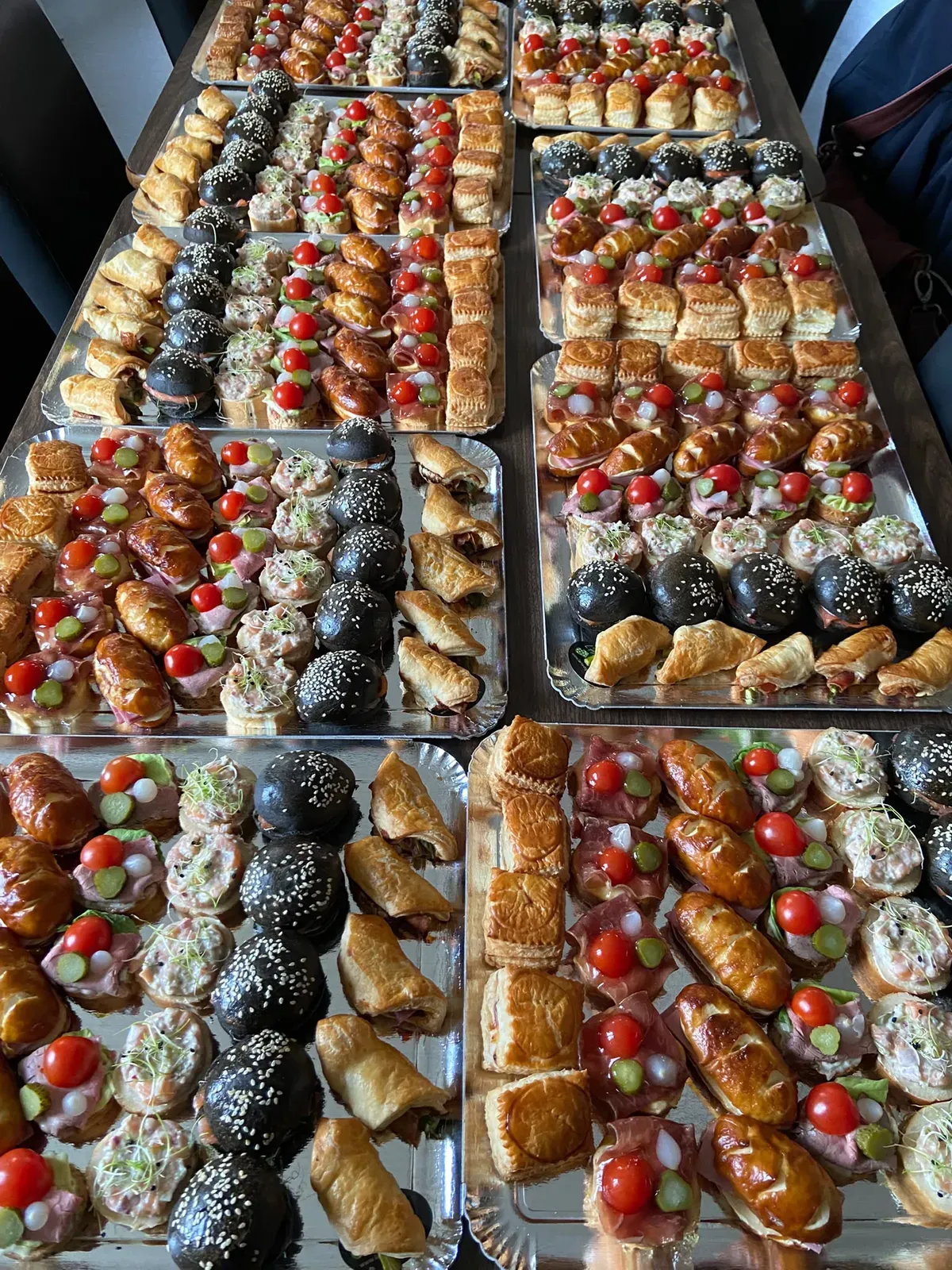 Grand buffet de plateaux apéritif