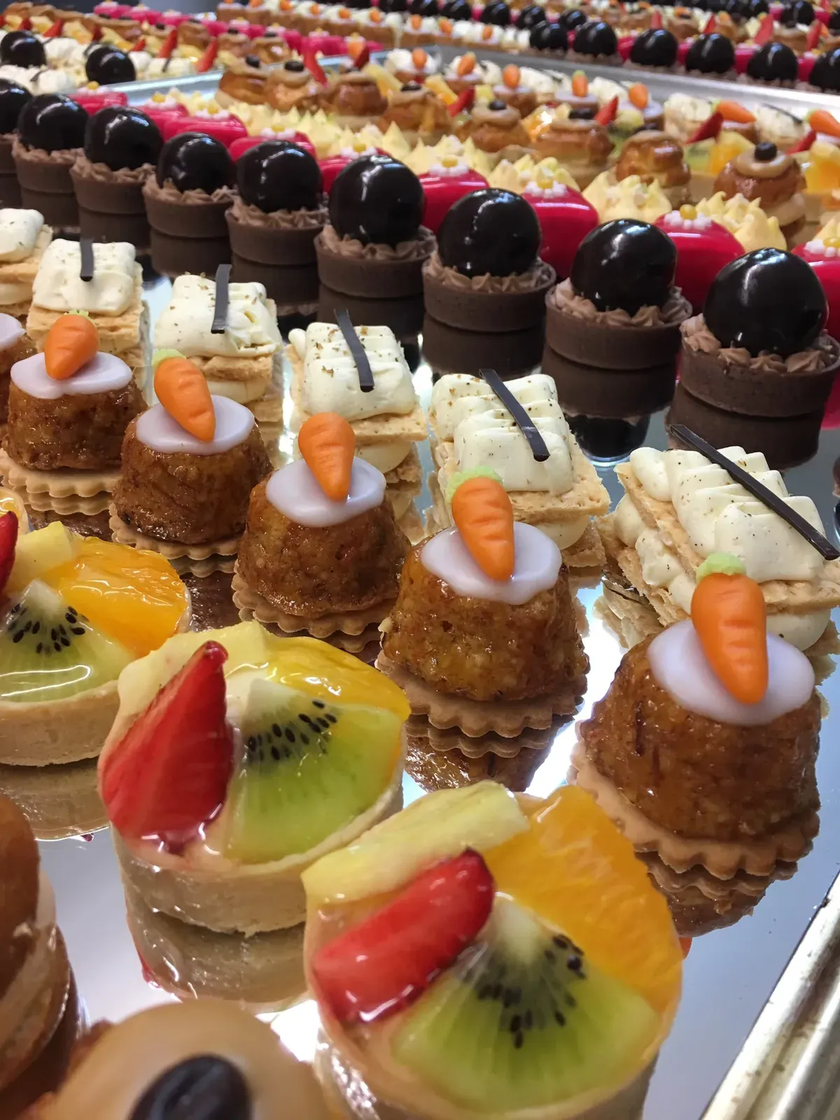 Mignardises et tartelettes aux fruits